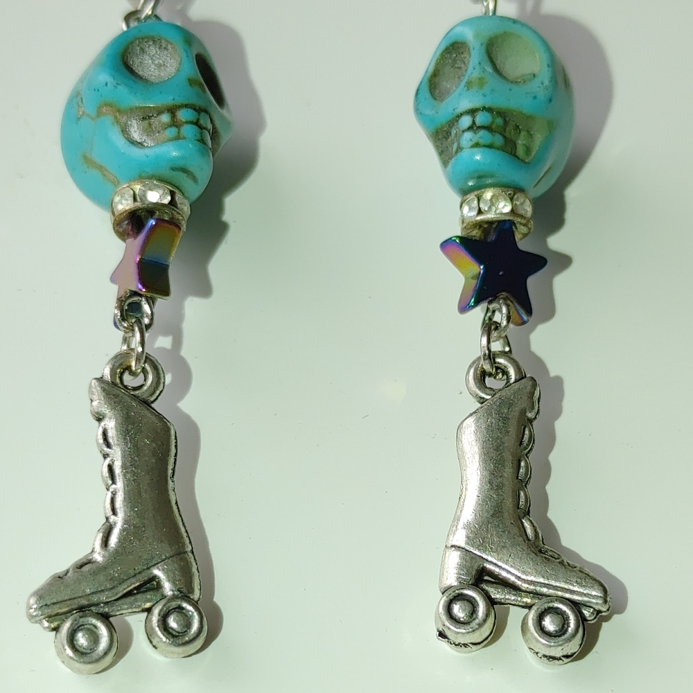 Skater de los muertos earrings - Picture 3 of 5